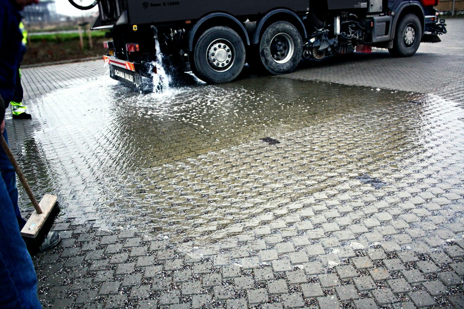 Indkørsel suger regnvandet